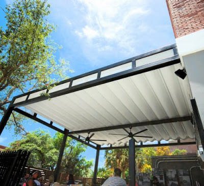 Bạt Mái Xếp Che Nắng Mưa Quán Cafe